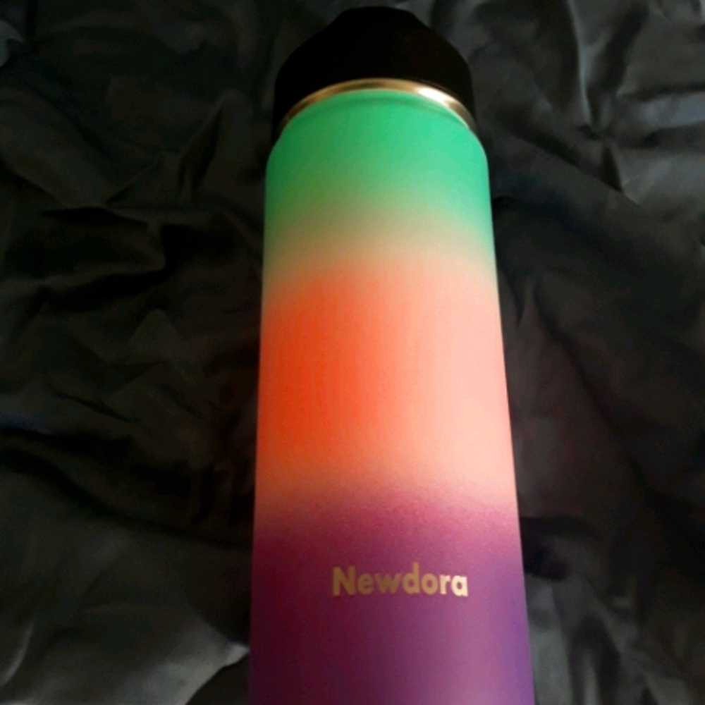 Newdora Vacuum Insulation Sports Bottle